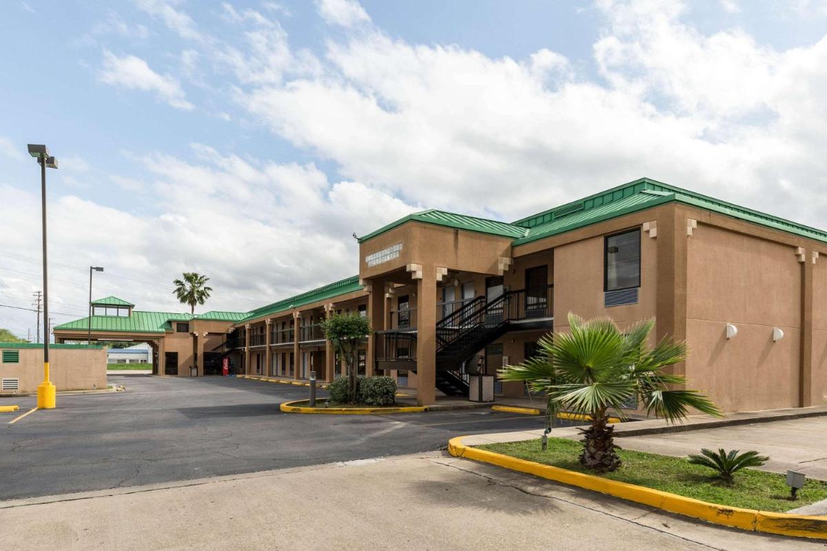 Popular attractions Area Nearby Property